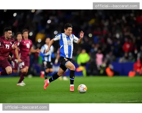 瓦伦西亚客场反击效率：巴拉哈的青春防线如何零封塞维利亚进攻组合